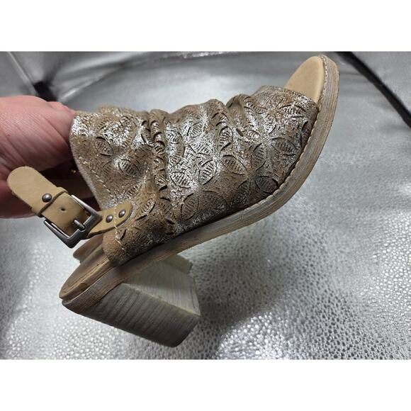 Naughty Monkey Nyxx Metallic Perforated Leather 6 Slingback Sandal Block Heels - Picture 8 of 9